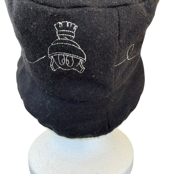 Vintage 1991 Warner Brothers collectable bucket hat (pre Owned like new)…